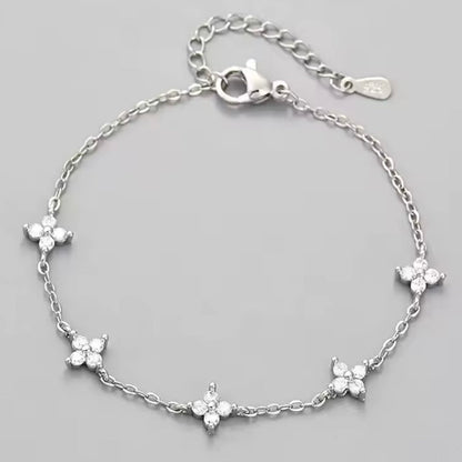 Delicate Clover Bracelet - Silver