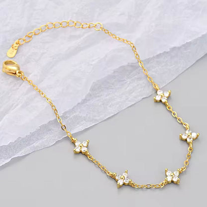 Delicate Clover Bracelet - Gold