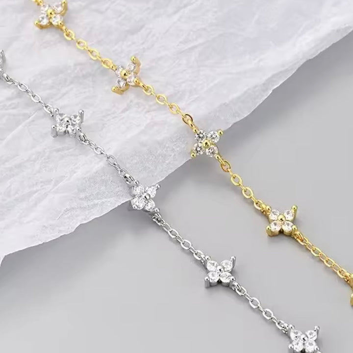 Delicate Clover Bracelet - Gold